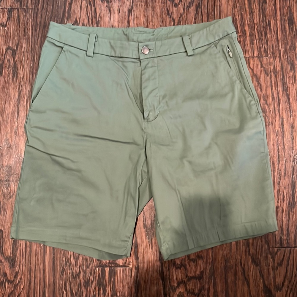 Men’s Lululemon Commission Chino 9”